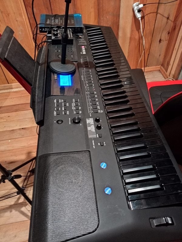Teclado Yamaha ew 400. 76 teclas