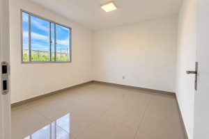 Oportunidade - Apartamento reformado, 2 qts, sala, cozinha, área de serviços e banheiro. — foto 5
