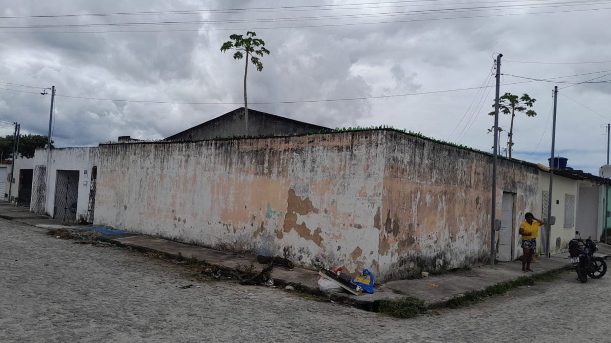 Casa de esquina com terreno — foto 2