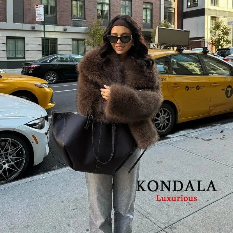 Casaco feminino kondala de pele sintética. — foto 2