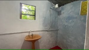 Casa 2 cômodos vendo barato em Juquiá reformada elétrica hidráulica pintura aceito carro — foto 10
