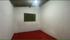 Casa 2 cômodos vendo barato em Juquiá reformada elétrica hidráulica pintura aceito carro — foto 8