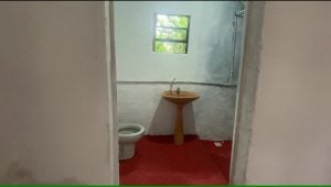 Casa 2 cômodos vendo barato em Juquiá reformada elétrica hidráulica pintura aceito carro — foto 9