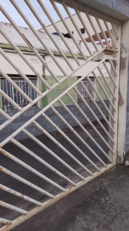 Casa construída em lote de 200 M quadrados