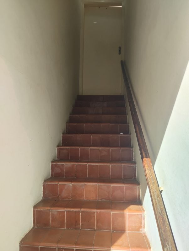 Aluga-se uma kitnet no centro de Catanduva sp não e uma casa e um quarto para pessoas solo