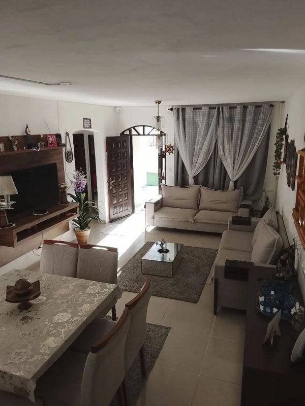 Sobrado com 4 Suítes no Centro - Mongaguá