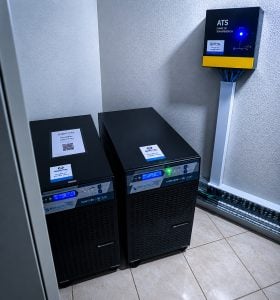 Nobreaks, bancos de baterias e soluções completas para operações críticas — foto 11