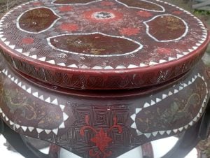 Banqueta mesinha oriental antiga laca com madrepérola — foto 3