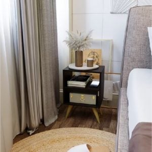Mesa de Cabeceira Retrô Compacta com Nicho para Quarto Sala Casal ou Solteiro — foto 5