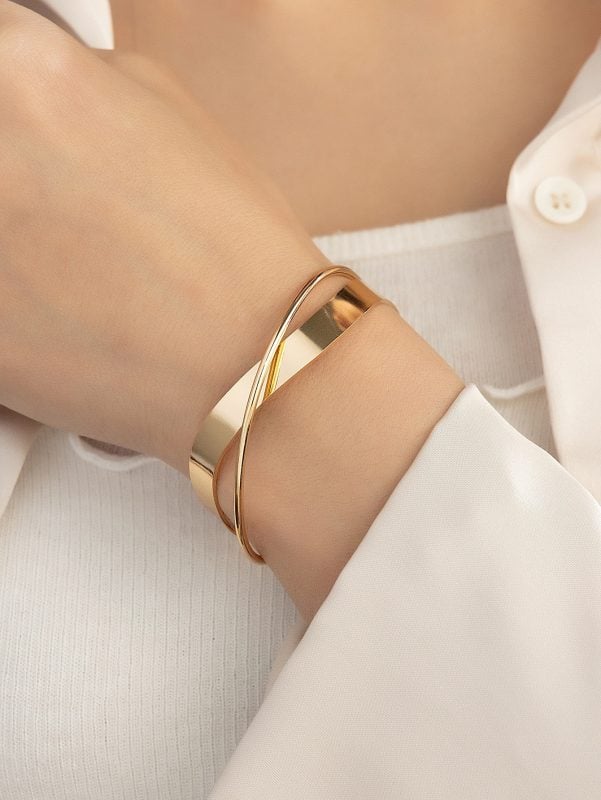 Pulseira de manguito criss cross