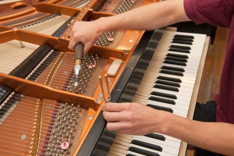 Afinação de piano modelo armário cidade de São Paulo
