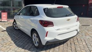 Chevrolet Onix Hatch LTZ 1.0 12V TB Flex Mec. 4P 2023 — foto 3