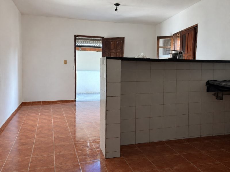 Aluga-se casa na CHAPADA DO RIO VERMELHO