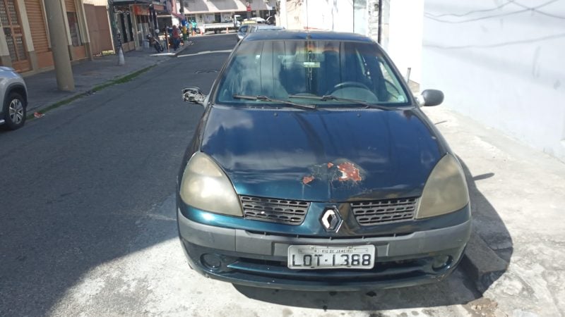 Clio 1.0 2003 preto 4p