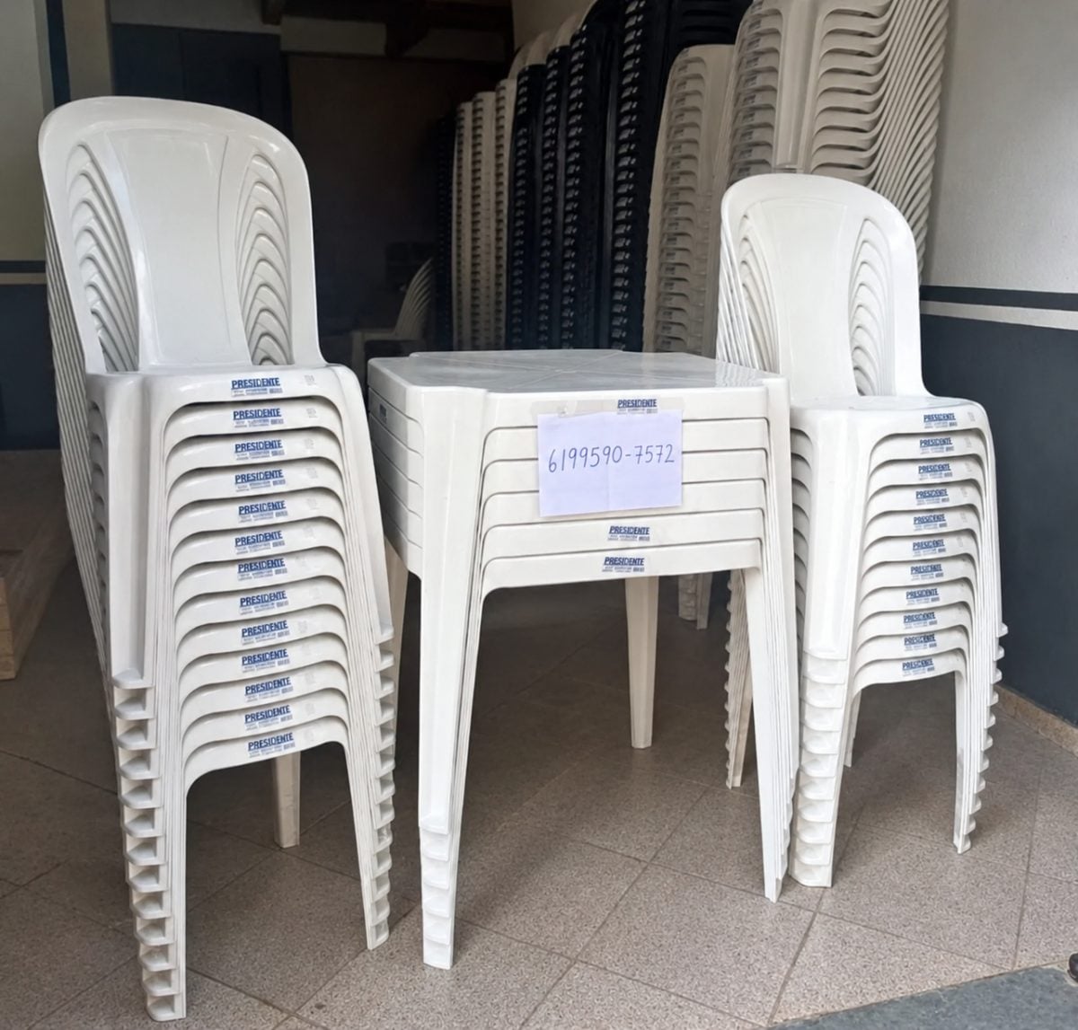 Vendo jogos de mesas brancas — foto 2