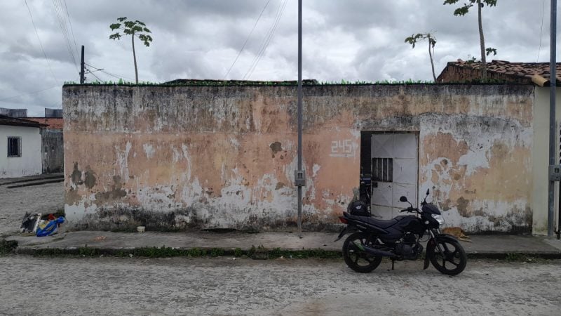 Casa de esquina com terreno