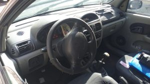 Clio 1.0 2003 preto 4p — foto 5