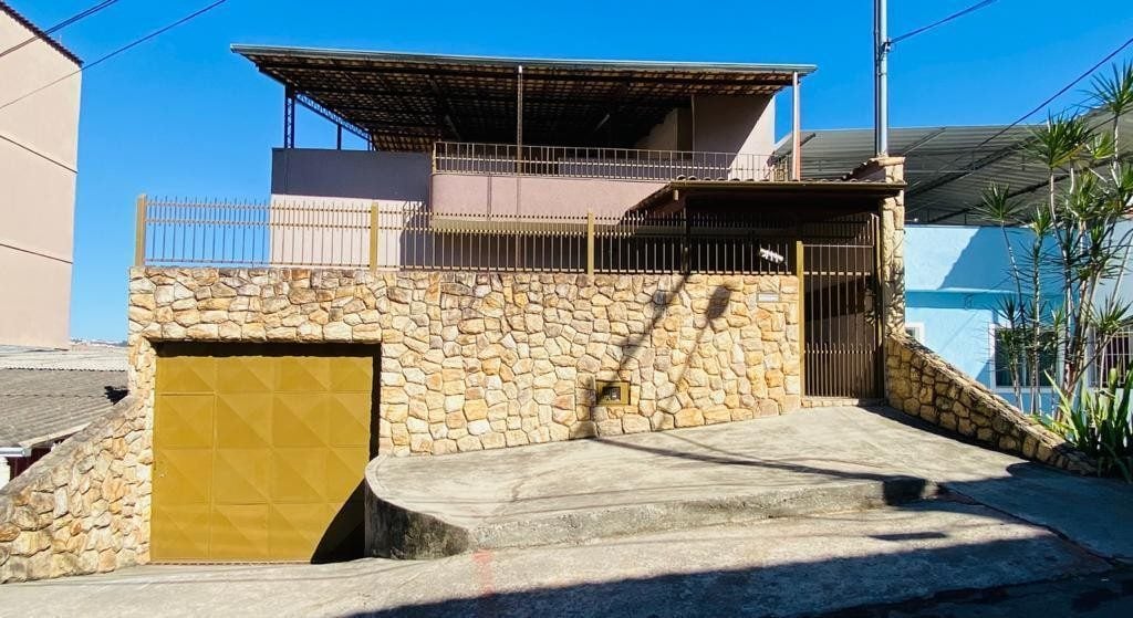 Casa para Venda em Juiz de Fora, Bairu, 4 dormitórios, 1 suíte, 3 banheiros, 6 vagas — foto 2