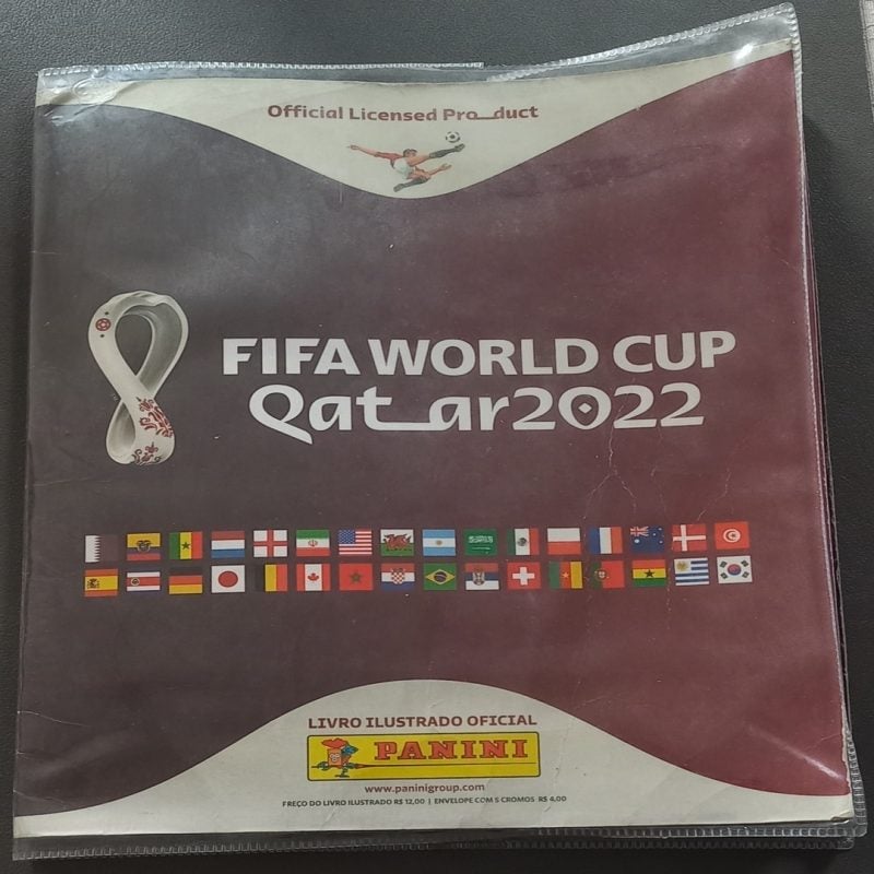 Álbum de figurinhas Copa de 2022 completo com todas as figurinhas coladas