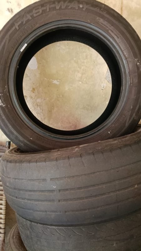 Pneus 195/60 R15 meia vida 4 unidades (230,00) retirada Presente Kennedy