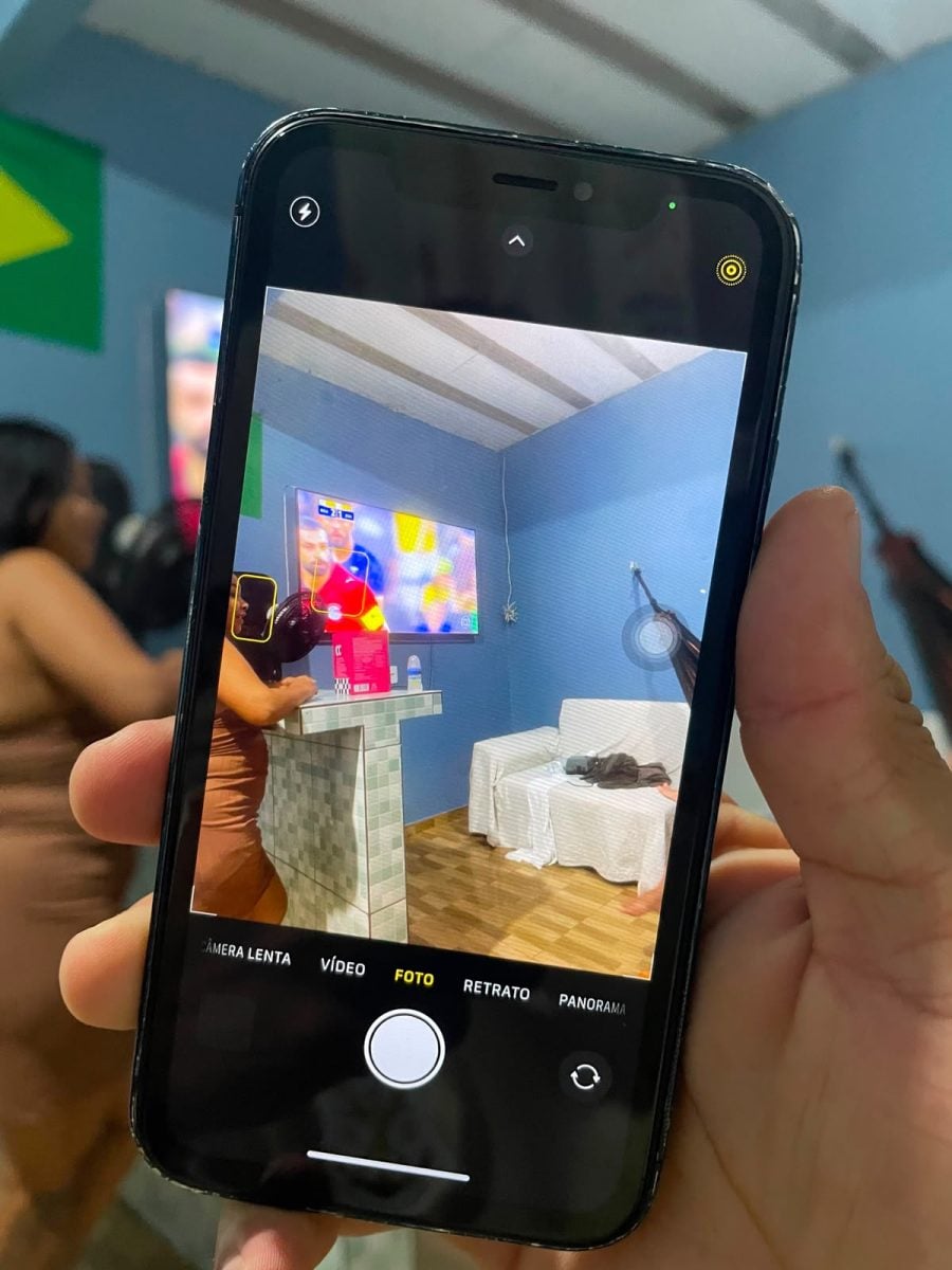 IPhone xr na carcaça do iPhone 14 pro — foto 2