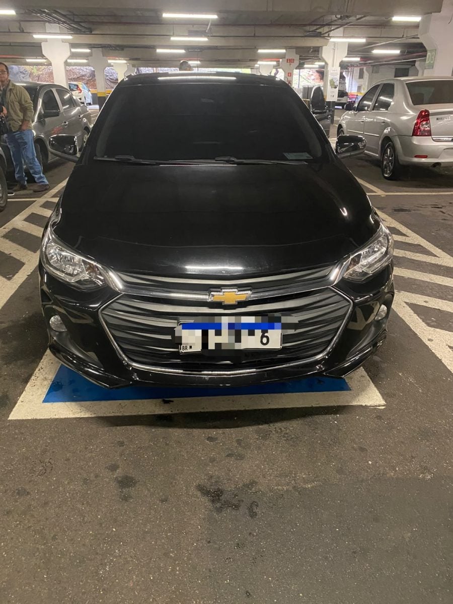 Gm - Chevrolet / Onix Hatch Ltz 1.0 12v Tb Flex 5p Aut. 2021 — foto 2