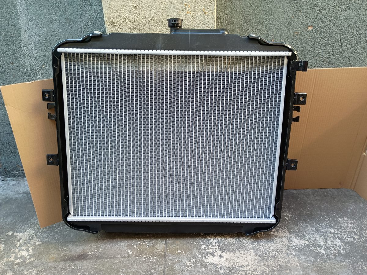 RADIADOR HYUNDAI HR 2.5 2005-2014 mecânico — foto 2