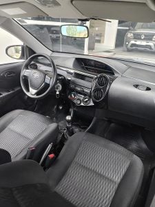 Toyota Etios Hatch 1.3 X Flex 2018 Completo, Documentação em Dia — foto 3