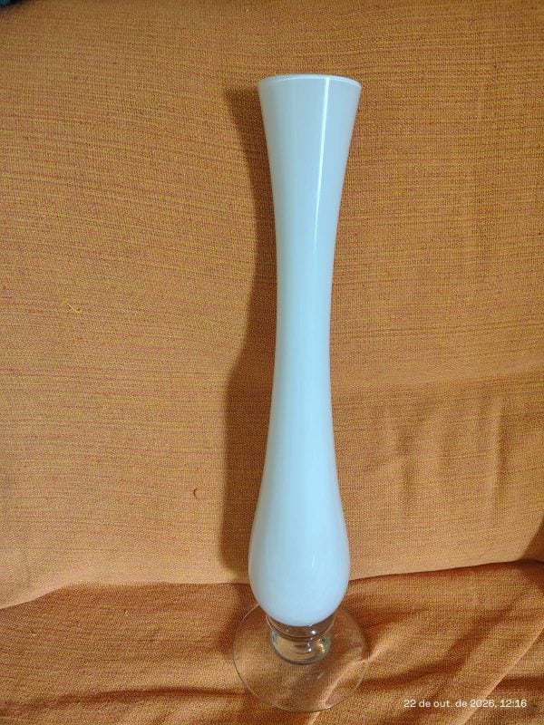 Vaso leitoso de decoração