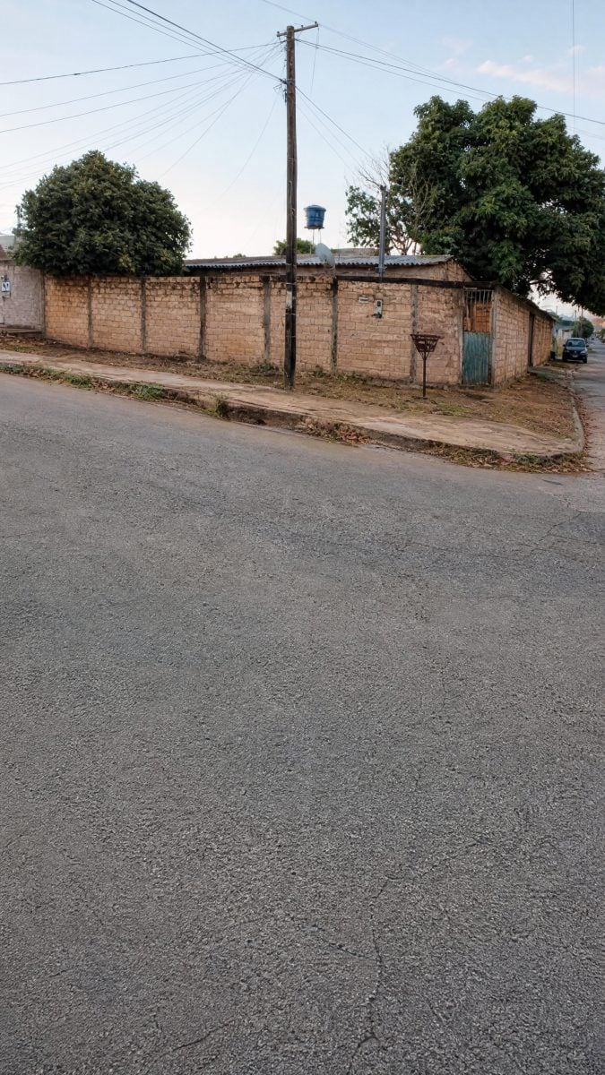 Lote de esquina com casa de 3 quartos no Jardim Boa Esperança Aparecida de Goiânia — foto 2