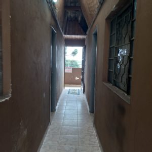 Sobrado Comercial de 130 m²,mais 3 casas no fundo Sitio Cercado. Curitiba Valor: R$ 680.000 — foto 5