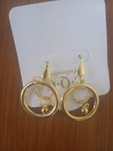 Brinco Folheado Dourado Com Argola Dupla E Pingente De Bolinha Tipo Gancho Moderno — foto 12