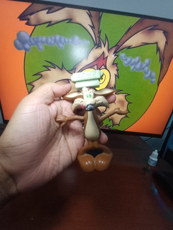 Miniatura Coiote (Wile E. Coyote) com Bigorna ACME Looney Tunes
