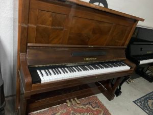 Piano Brasil Acústico Seminovo excelente marca, Preços $10800,00, temos outras opções. — foto 4