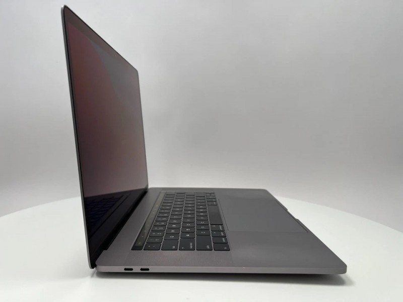 MacBook Pro 15 inch 2016 — foto 2