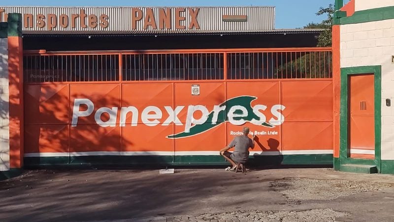 Pintura de arte em fachadas de lojas e interiores