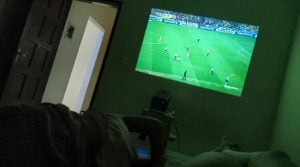 Projetor Davely HY320 Mini com Smart TV Android, WiFi 6 e Resolução Full HD 4K — foto 6