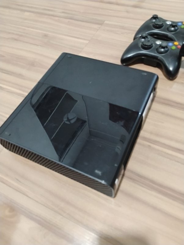 Xbox 360 slim + kinect