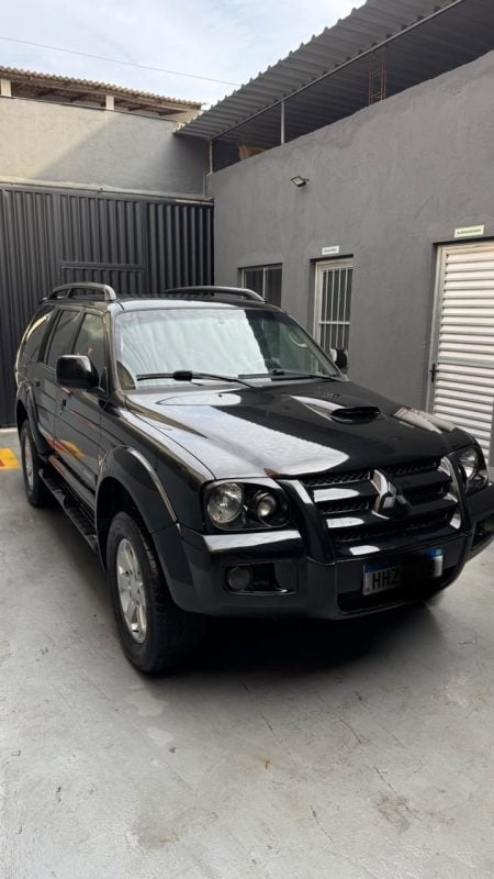 MITSUBISHI 4x4 PRETA