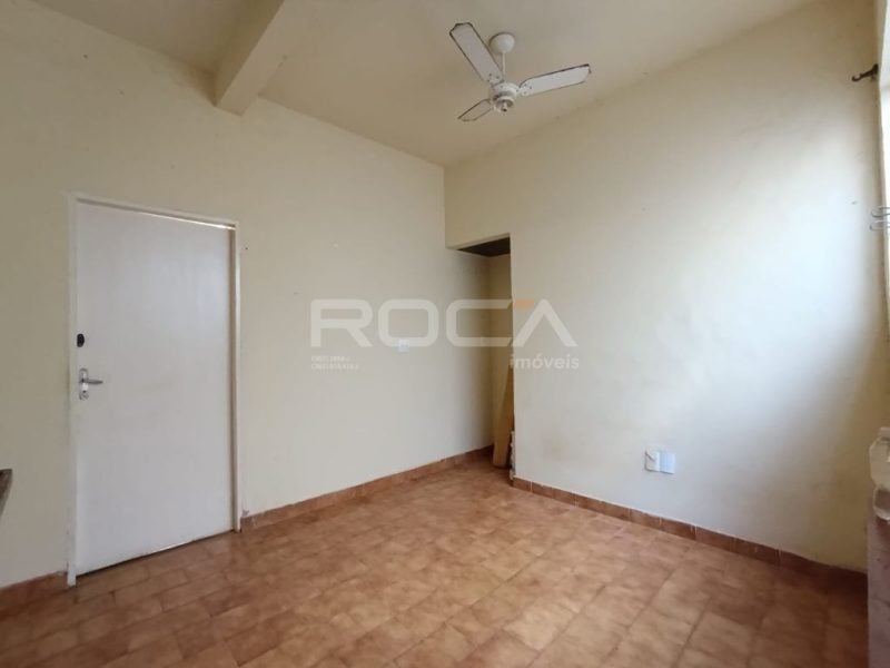 Casa no Campos Elíseos c/ 93m² com 2 salões comerciais. Esta casa dá R$2000,00 de renda!