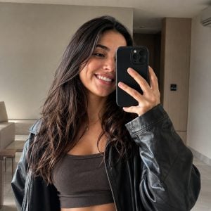 Pack de 3 fotos da modelo ultra realista — foto 3