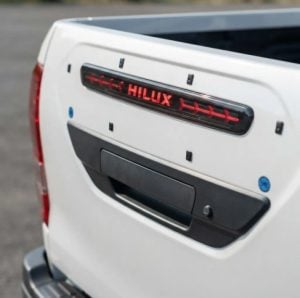 Luz De Freio Tampa Traseira Escrito Hilux Gr Break Light — foto 6