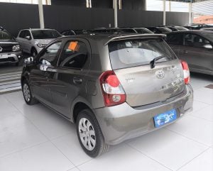 Toyota Etios Hatch 1.3 X Flex 2018 Completo, Documentação em Dia — foto 5