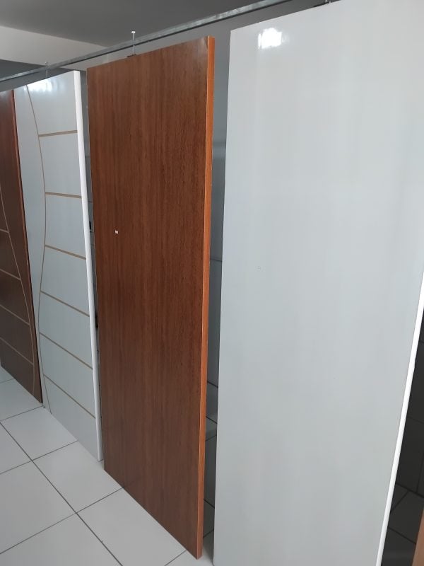 Portas sarrafeadas frisadas
