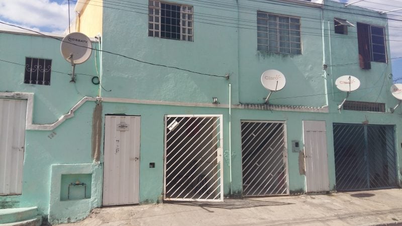 Predio residencial composto de 7 casas geminadas e salão de 360 metros no Jardim Vitoria