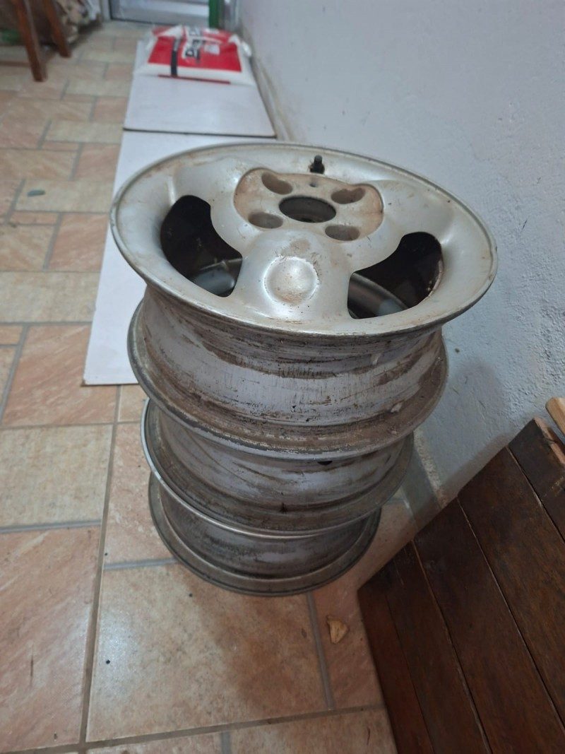 Jogo de rodas aro 13 - Pertencia a um corsa - Para cidade de Sete Lagoas — foto 2