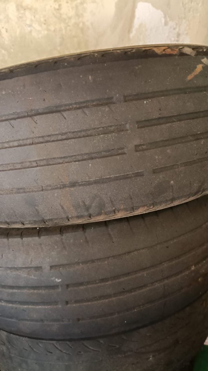 Pneus 195/60 R15 meia vida 4 unidades (230,00) retirada Presente Kennedy — foto 2