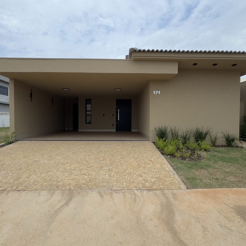Casa a venda em condomínio fechado