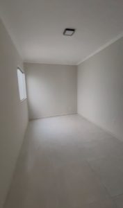 Casa 2 quartos 1 sendo suite. Próx: assai — foto 5