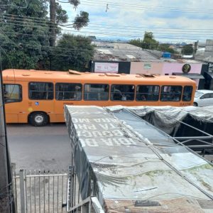 Sobrado Comercial de 130 m²,mais 3 casas no fundo Sitio Cercado. Curitiba Valor: R$ 680.000 — foto 13